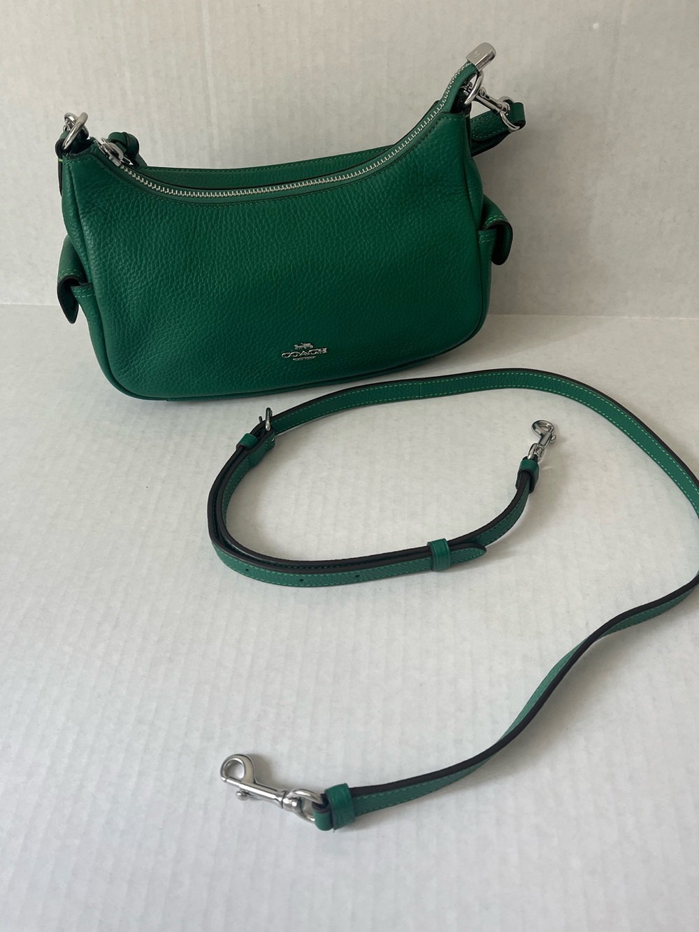 COACH Pennie Shoulder Bag 25 Green C7222 - Picture 2 of 13